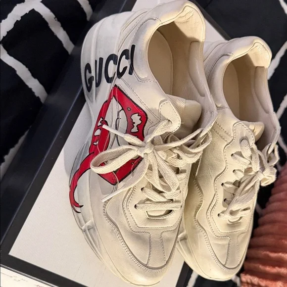 Gucci Off-White Sneakers with Red Lips Design - Picture 6 of 6